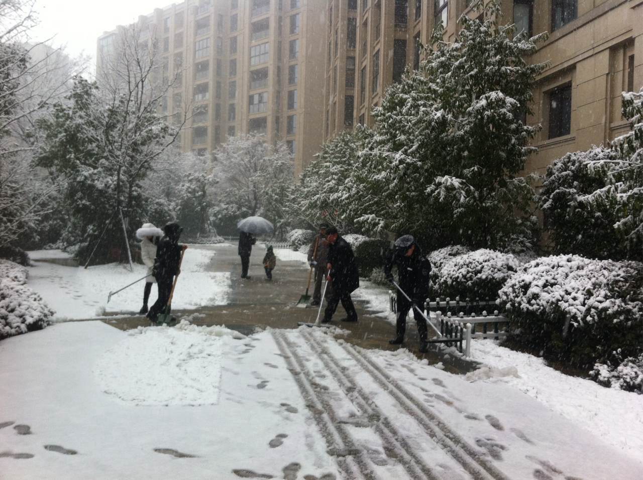 下雪天南都物业给您最贴心的服务