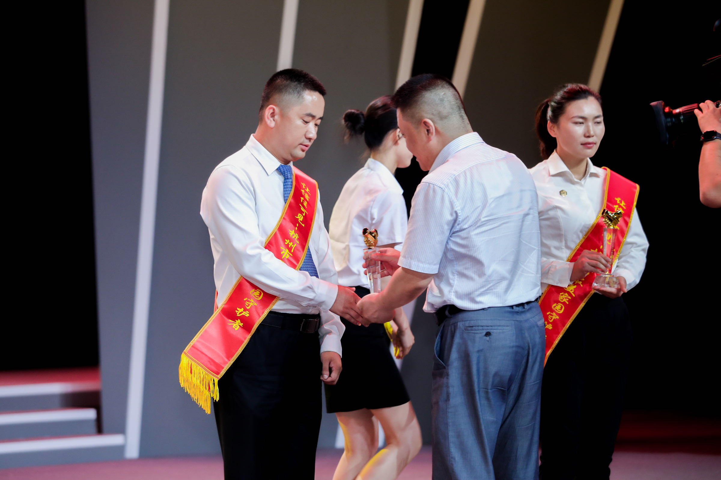让信任可见|南都物业人刘亮获评杭州市“最美家园守护者”